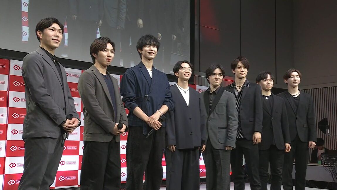 2025コラントッテトークイベント出演スケーター8名が並んでこちらを向いている立ち姿