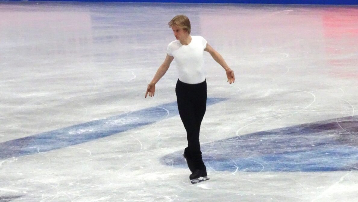 FS演技開始ポーズをとるダニエル・グラッスル選手
