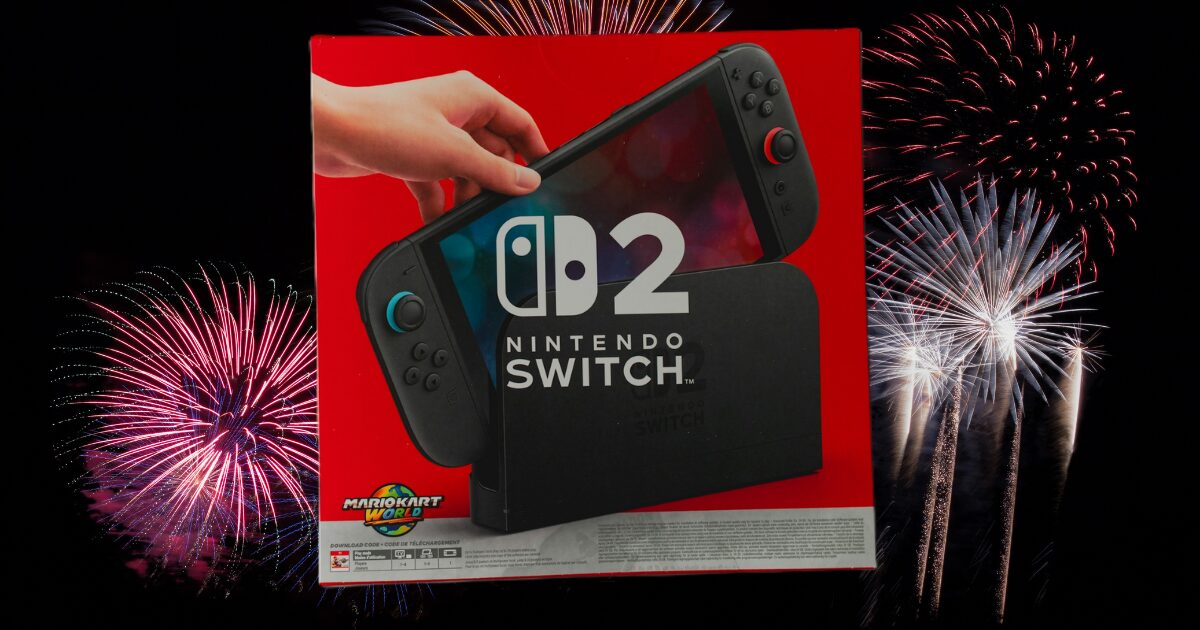花火を背景にしたニンテンドーSwitch2の商品パッケージ写真