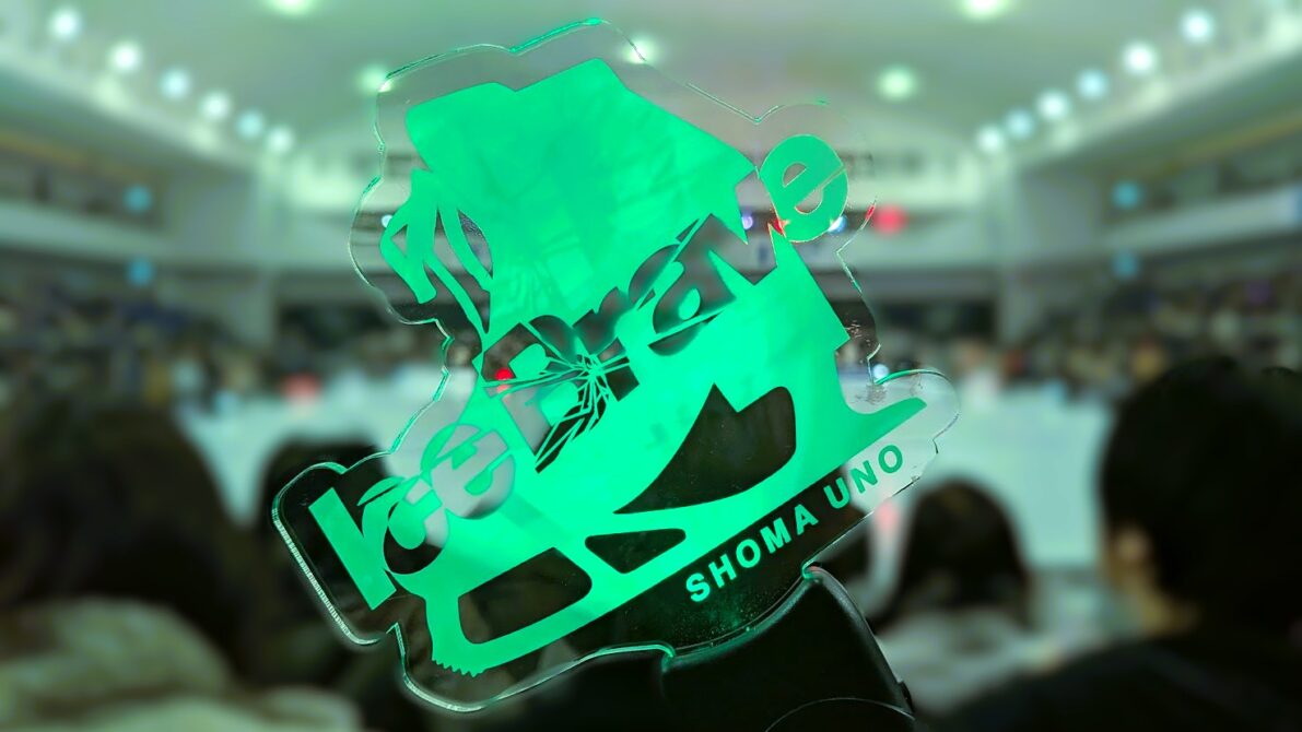 緑のペンライト越しのIce Brave新横浜公演会場内リンク